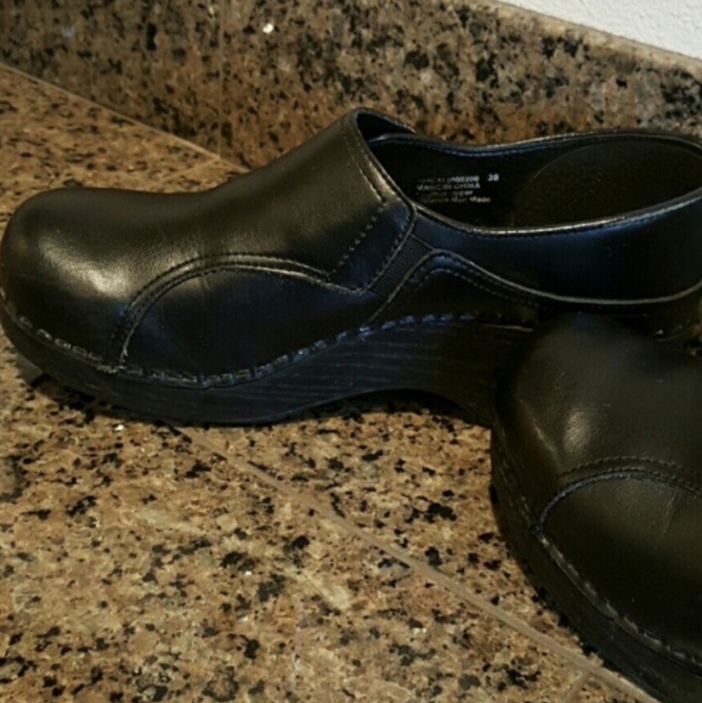 Dansko Black Leather Mules Clogs Size 8 - image 4